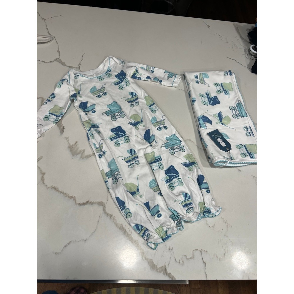 Heyward House pram gown in the Charlotte's Web pattern gown 0-3 and blanket‎